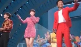 贾玲和张小斐最新爆料,揭秘幕后故事与幕后英雄