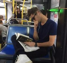 娱乐吃瓜酱人多的地铁