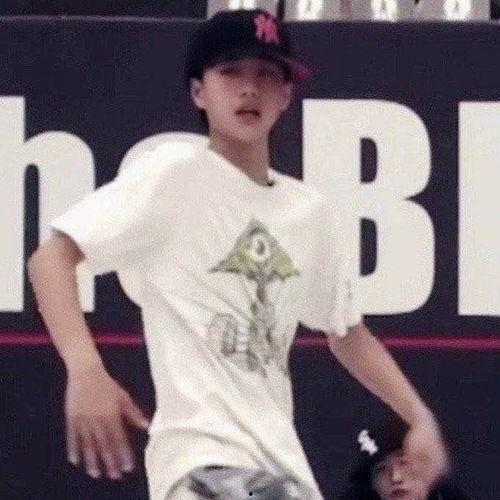 娱乐圈吃瓜点评博主是谁,揭秘幕后真相,带你走进明星生活