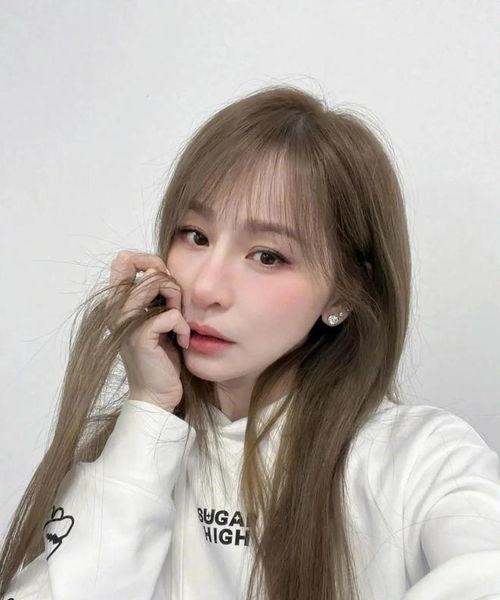 娱乐吃瓜王心凌是谁,她是如何成为娱乐圈焦点人物的?